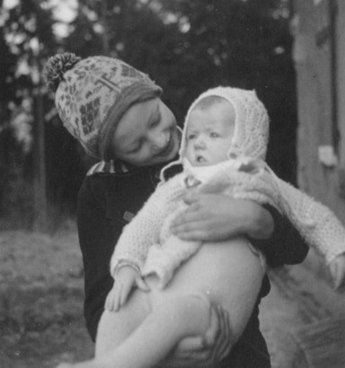 Michael und seine Schwester Andrea, Winter 1945