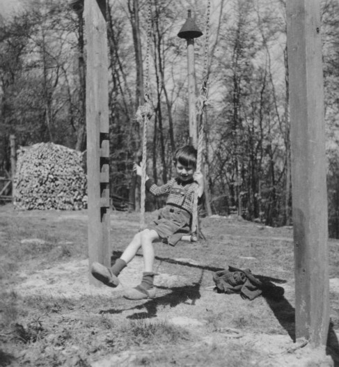 Im April 1942 wurde fr Michael Fritz die neue Schaukel gebaut