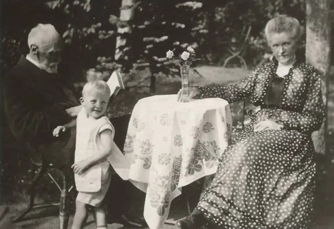 Friedrich Knoke, Enkelkind Gerhard Knoke und Ehefrau Elisabeth Knoke, geb. Mohr, 1916