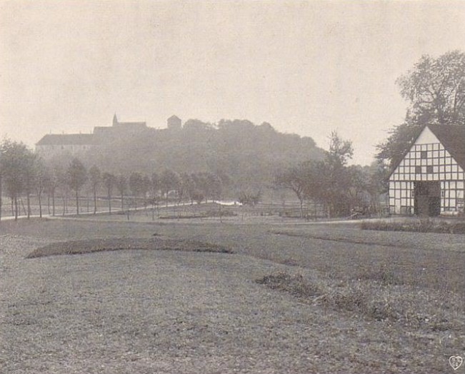 Iburg vom Urberg gesehen (rechts: Hof Petermller - Streuter)