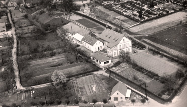 Luftbild von 1954 mit dem Franziskus-Hospital (mittig)