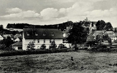 Ansicht des Krankenhauses von Westen