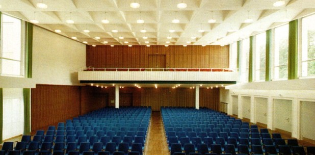 Blick von der Bhne in den Groen Kursaal mit der Empore